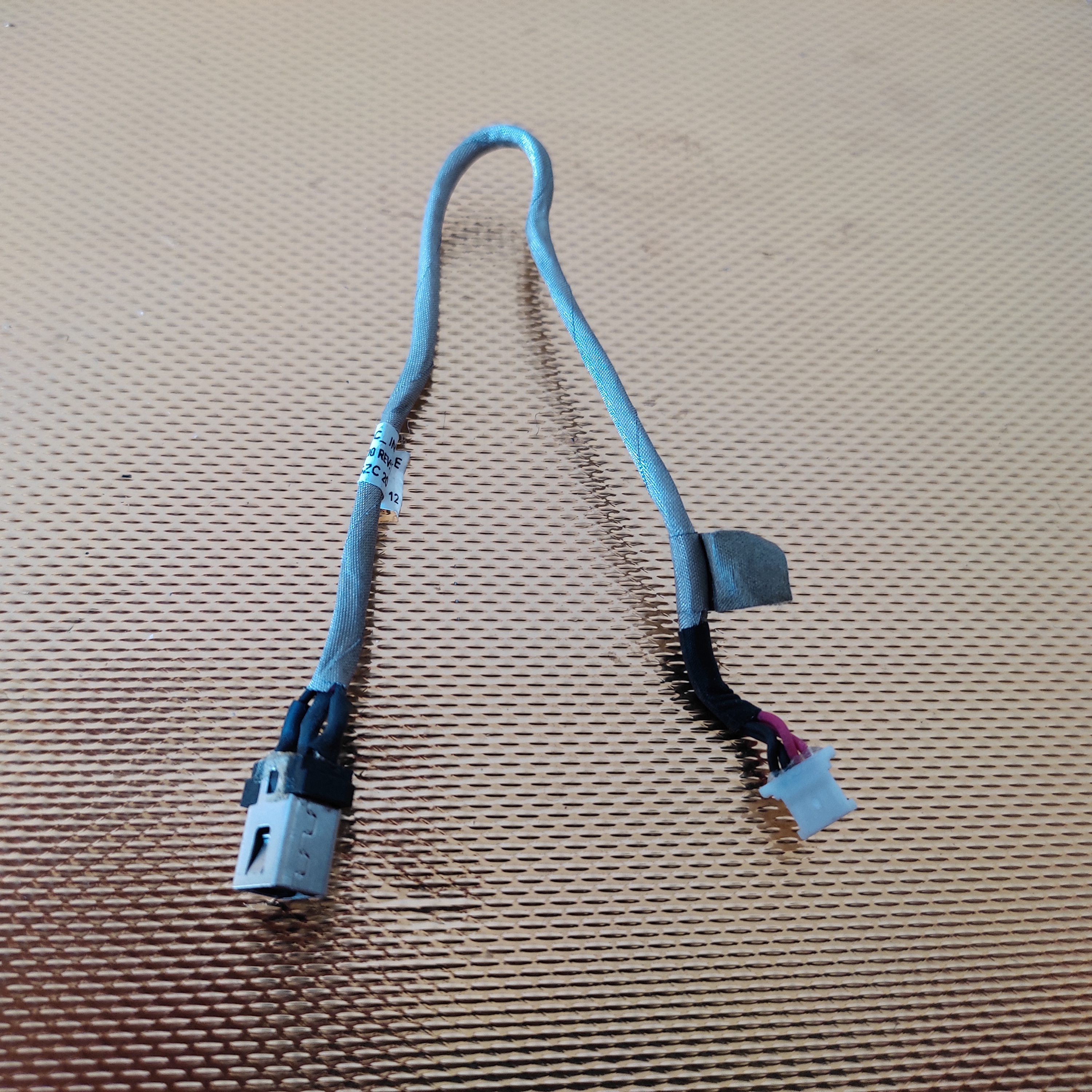 سوکت شارژ لپ تاپ لنوو IP110 به همراه سیم